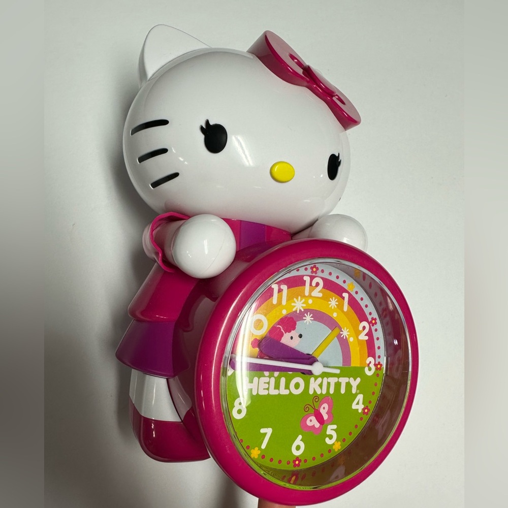 Hello Kitty Figurine Clock - Picture 2 of 7